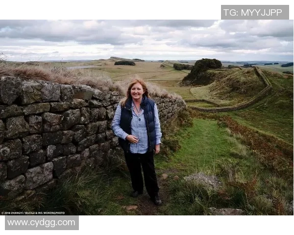 英格兰足球明星的传奇人生与遗产在刚去世后引发广泛悼念与回忆